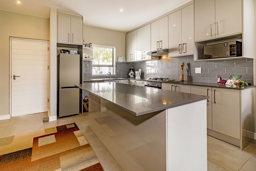 To Let 4 Bedroom Property for Rent in Croydon Gardens Estate Western Cape
